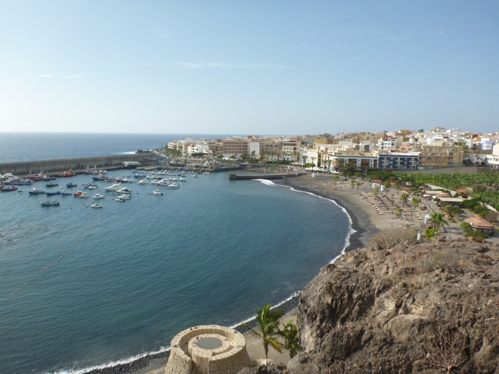 Puerto y playa de Playa San Juan, en Guía de Isora